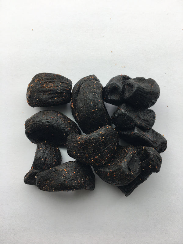 Mesquite Smoked Black Garlic with Cayenne Pepper (Hot)